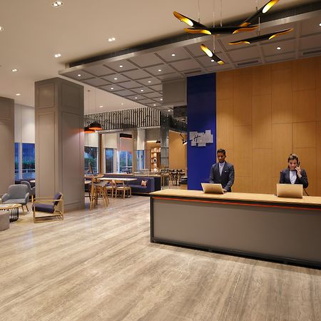 Holiday Inn Express Gurugram Sector 50 By Ihg Gurgaon Exterior foto