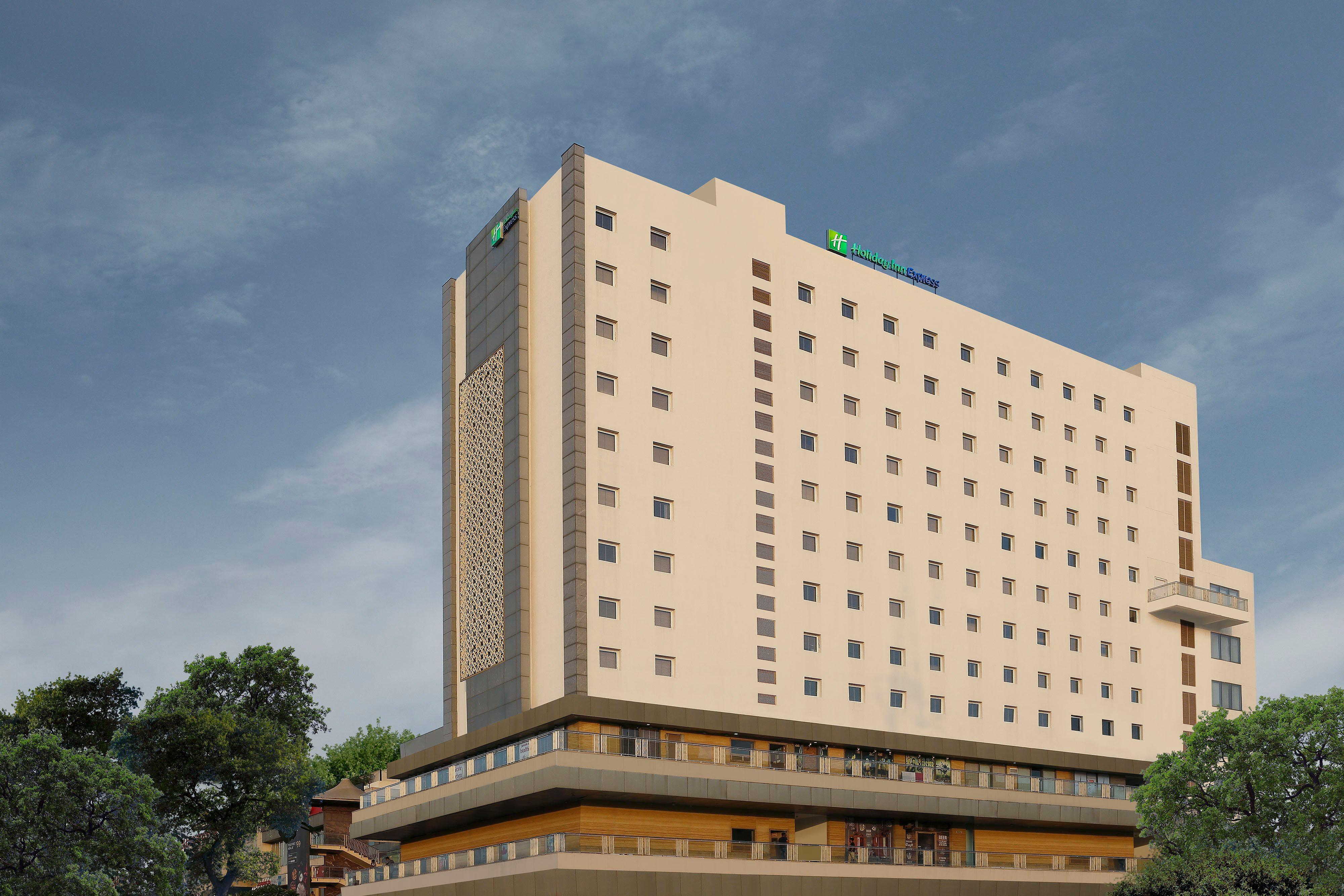 Holiday Inn Express Gurugram Sector 50 By Ihg Gurgaon Exterior foto