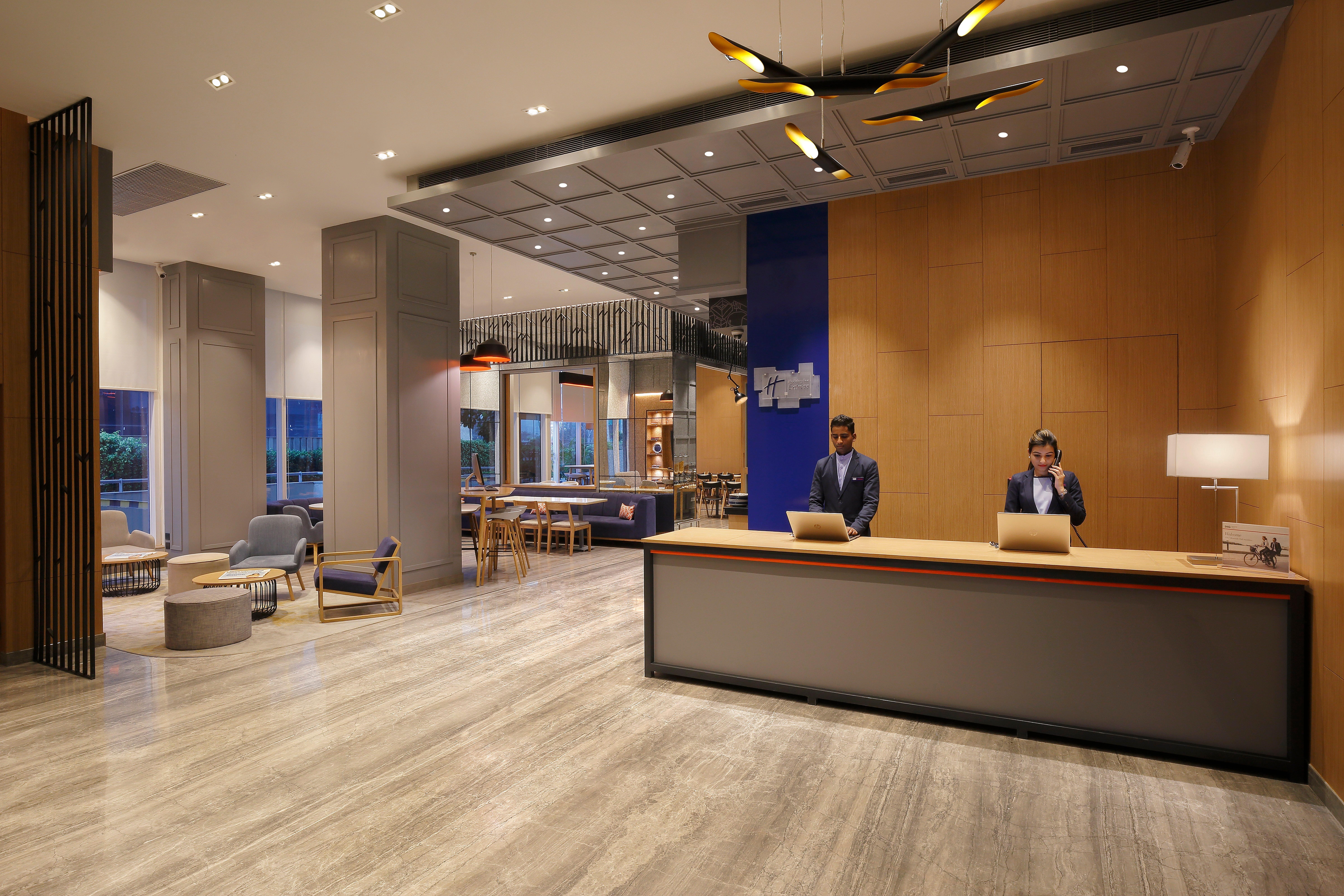 Holiday Inn Express Gurugram Sector 50 By Ihg Gurgaon Exterior foto