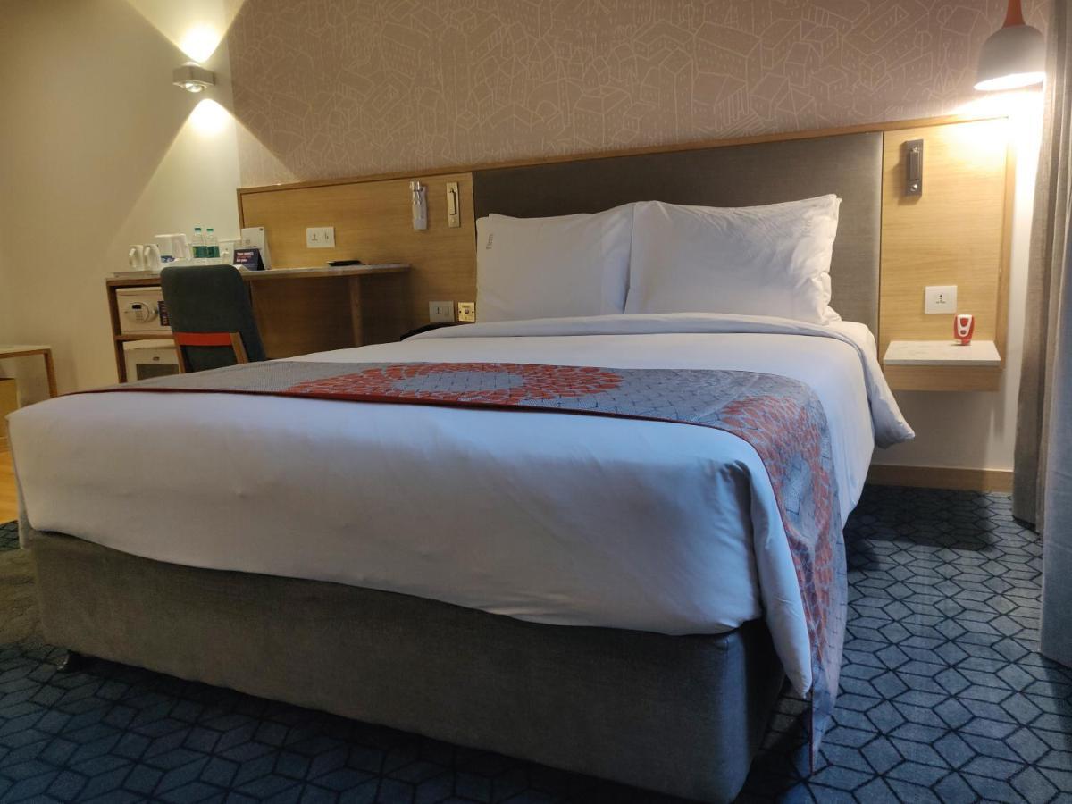 Holiday Inn Express Gurugram Sector 50 By Ihg Gurgaon Exterior foto