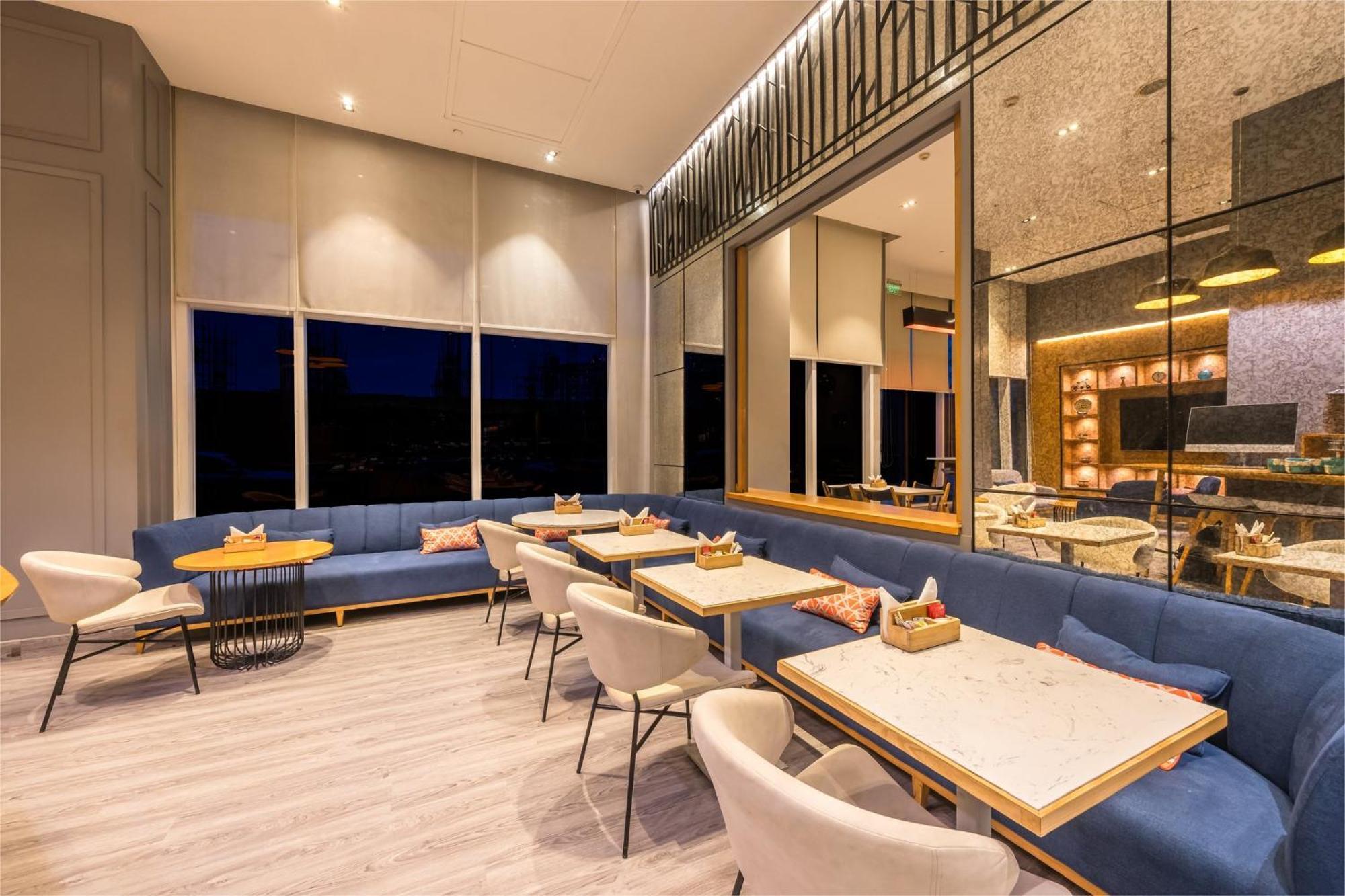 Holiday Inn Express Gurugram Sector 50 By Ihg Gurgaon Exterior foto