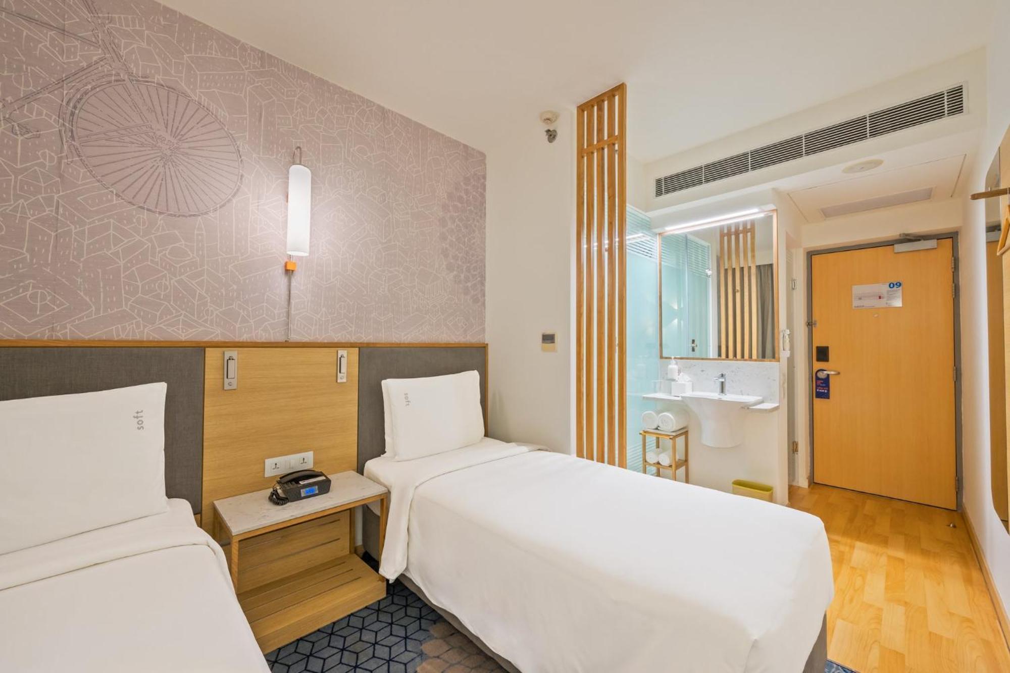 Holiday Inn Express Gurugram Sector 50 By Ihg Gurgaon Exterior foto