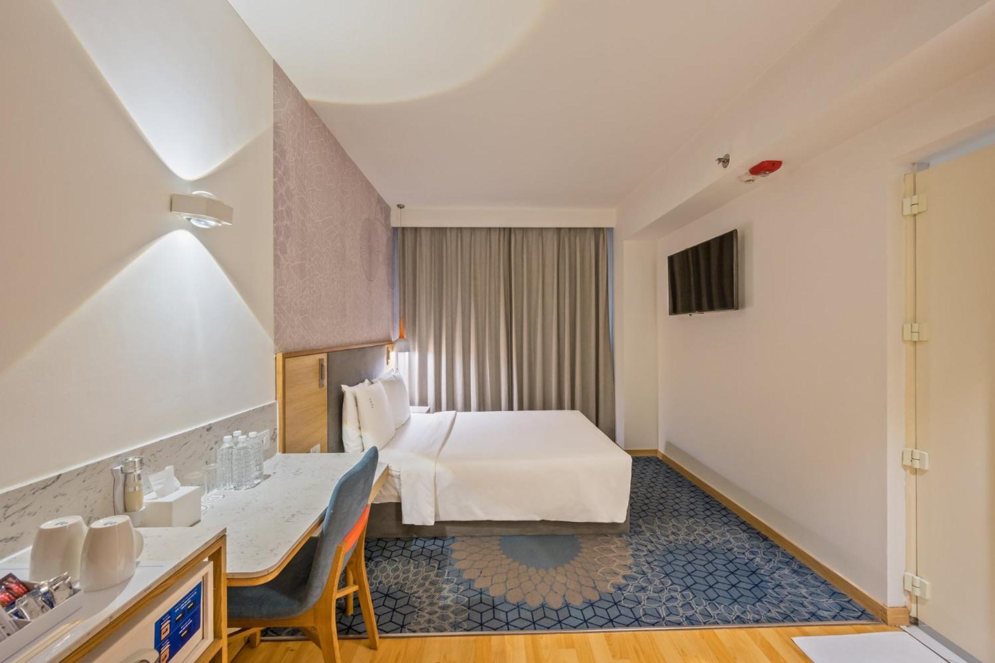 Holiday Inn Express Gurugram Sector 50 By Ihg Gurgaon Exterior foto