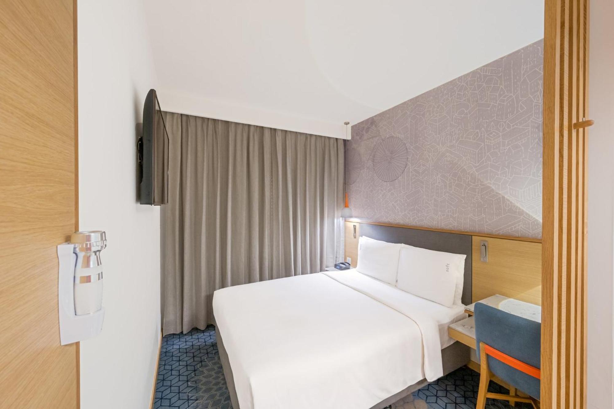 Holiday Inn Express Gurugram Sector 50 By Ihg Gurgaon Exterior foto